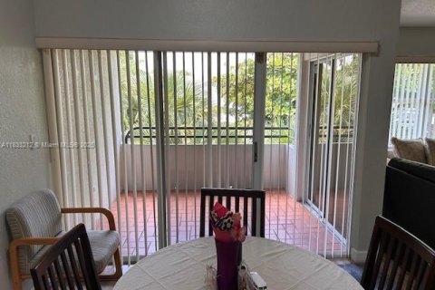 Copropriété à vendre à Sweetwater, Floride: 2 chambres, 91.97 m2 № 1978093 - photo 4