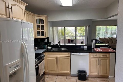 Copropriété à vendre à Sweetwater, Floride: 2 chambres, 91.97 m2 № 1978093 - photo 3