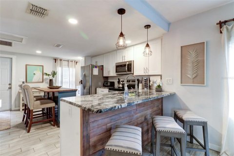 Villa ou maison à louer à Tampa, Floride: 2 chambres, 81.75 m2 № 2413792 - photo 12