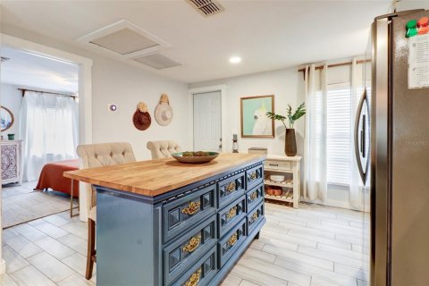 Villa ou maison à louer à Tampa, Floride: 2 chambres, 81.75 m2 № 2413792 - photo 17