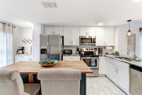 Villa ou maison à louer à Tampa, Floride: 2 chambres, 81.75 m2 № 2413792 - photo 15