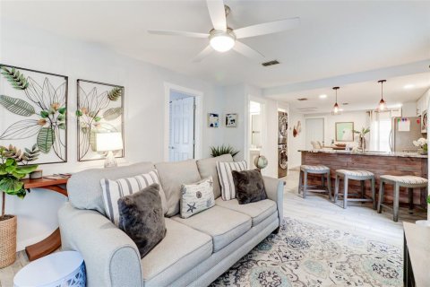 Villa ou maison à louer à Tampa, Floride: 2 chambres, 81.75 m2 № 2413792 - photo 8