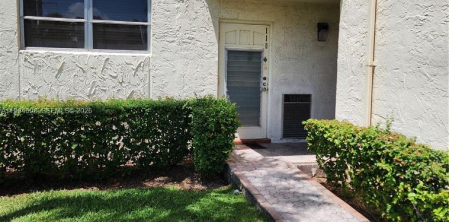 Condo à Pembroke Pines, Floride, 2 chambres  № 2047973