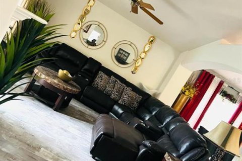 Casa en alquiler en Oviedo, Florida, 4 dormitorios, 186.36 m2 № 1900763 - foto 6