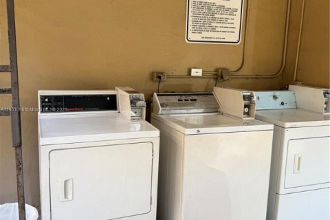 Apartment in Miami, Florida 2 bedrooms, 74.88 sq.m. № 1953150 - photo 8