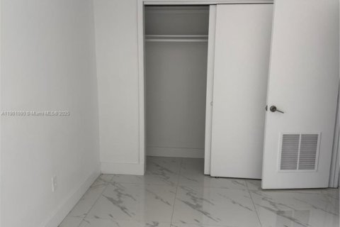 Apartment in Miami, Florida 2 bedrooms, 74.88 sq.m. № 1953150 - photo 4