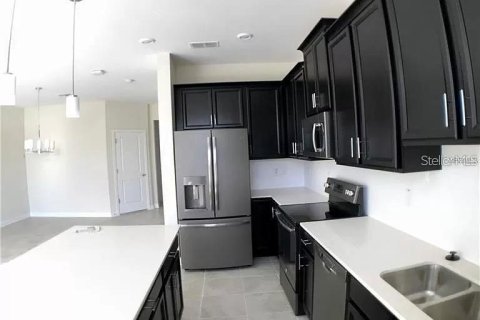 Touwnhouse à vendre à Kissimmee, Floride: 3 chambres, 155.52 m2 № 2123766 - photo 4