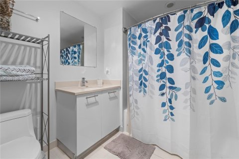 Снять в аренду кондоминиум в Майами, Флорида 2 спальни, 112.88м2, № 1995505 - фото 9