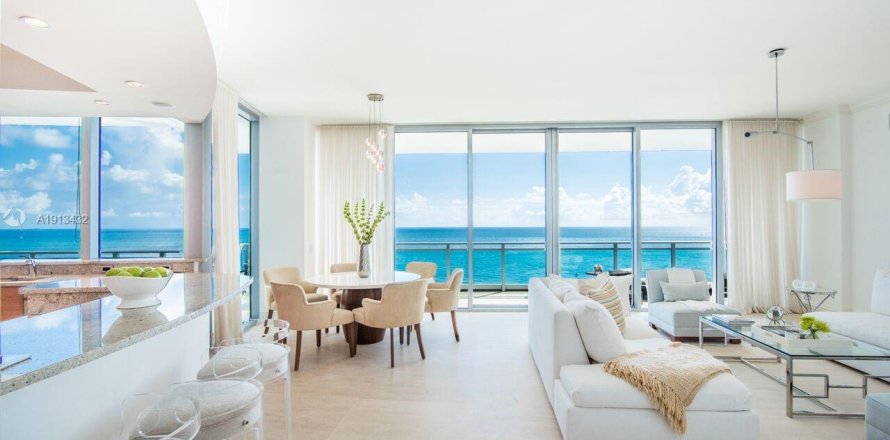 Condo à Bal Harbour, Floride, 2 chambres  № 2432300