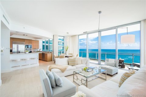 Copropriété à vendre à Bal Harbour, Floride: 2 chambres, 177.72 m2 № 2432300 - photo 4