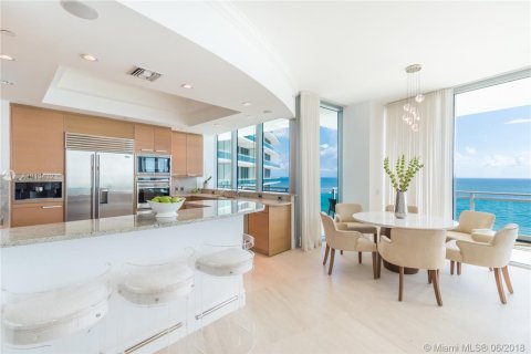 Copropriété à vendre à Bal Harbour, Floride: 2 chambres, 177.72 m2 № 2432300 - photo 5