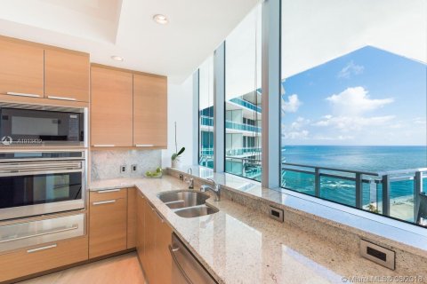 Copropriété à vendre à Bal Harbour, Floride: 2 chambres, 177.72 m2 № 2432300 - photo 18