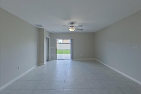 Casa en alquiler en Sun City Center, Florida, 5 dormitorios, 224.36 m2 № 1910991 - foto 2