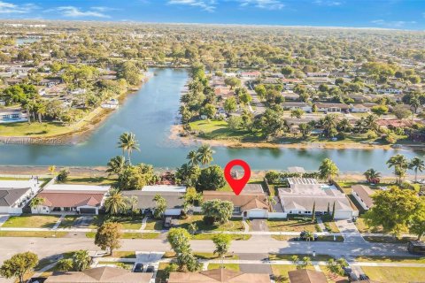 House in Miami, Florida 3 bedrooms, 152.36 sq.m. № 1798909 - photo 23