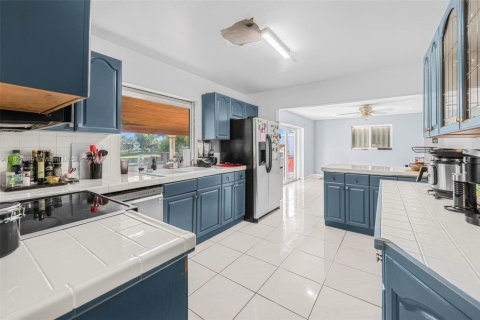 House in Miami, Florida 3 bedrooms, 152.36 sq.m. № 1798909 - photo 11