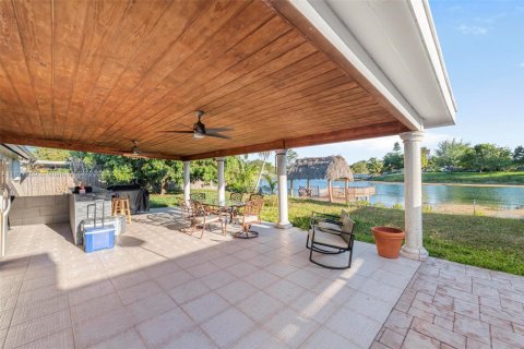 House in Miami, Florida 3 bedrooms, 152.36 sq.m. № 1798909 - photo 20