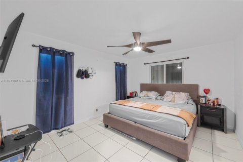 House in Miami, Florida 3 bedrooms, 152.36 sq.m. № 1798909 - photo 16