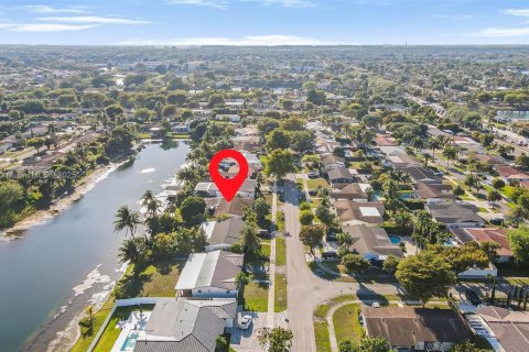 House in Miami, Florida 3 bedrooms, 152.36 sq.m. № 1798909 - photo 27