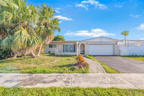 House in Miami, Florida 3 bedrooms, 152.36 sq.m. № 1798909 - photo 1