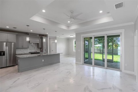 House in Port Charlotte, Florida 3 bedrooms, 156.82 sq.m. № 1803080 - photo 12