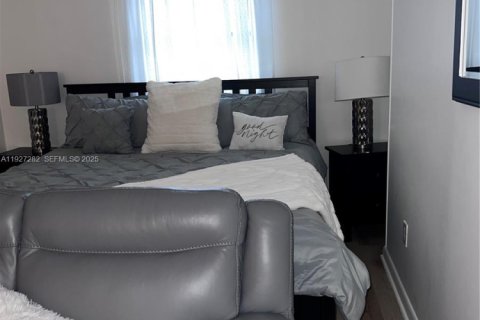 Condo in Lauderhill, Florida, 1 bedroom  № 2035433 - photo 7