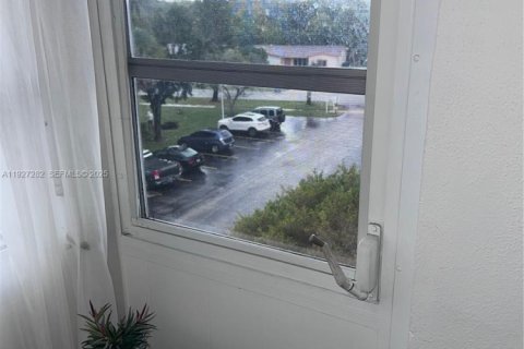 Condo in Lauderhill, Florida, 1 bedroom  № 2035433 - photo 30