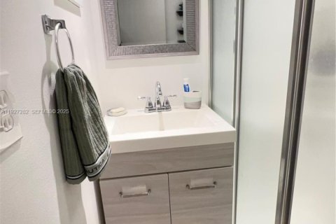 Condo in Lauderhill, Florida, 1 bedroom  № 2035433 - photo 17