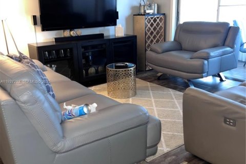 Condo in Lauderhill, Florida, 1 bedroom  № 2035433 - photo 16