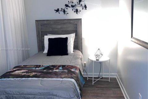 Condo in Lauderhill, Florida, 1 bedroom  № 2035433 - photo 11