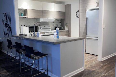 Condo in Lauderhill, Florida, 1 bedroom  № 2035433 - photo 10