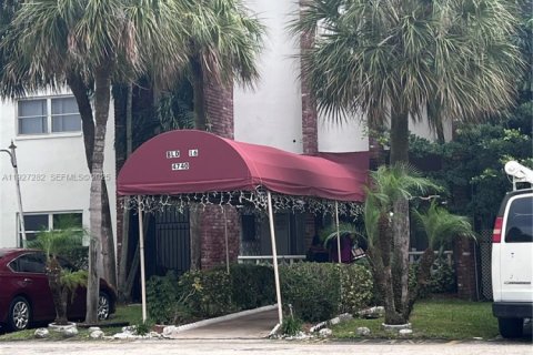 Condo in Lauderhill, Florida, 1 bedroom  № 2035433 - photo 2