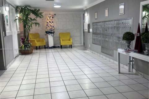 Condo in Lauderhill, Florida, 1 bedroom  № 2035433 - photo 13