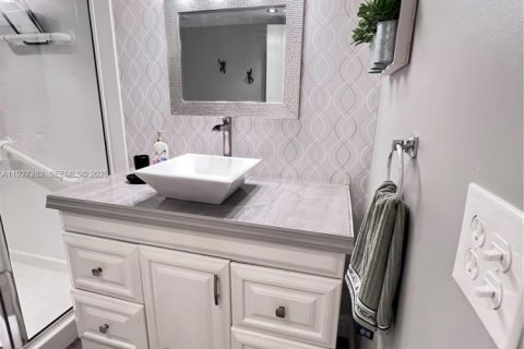 Condo in Lauderhill, Florida, 1 bedroom  № 2035433 - photo 21