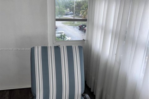 Condo in Lauderhill, Florida, 1 bedroom  № 2035433 - photo 29