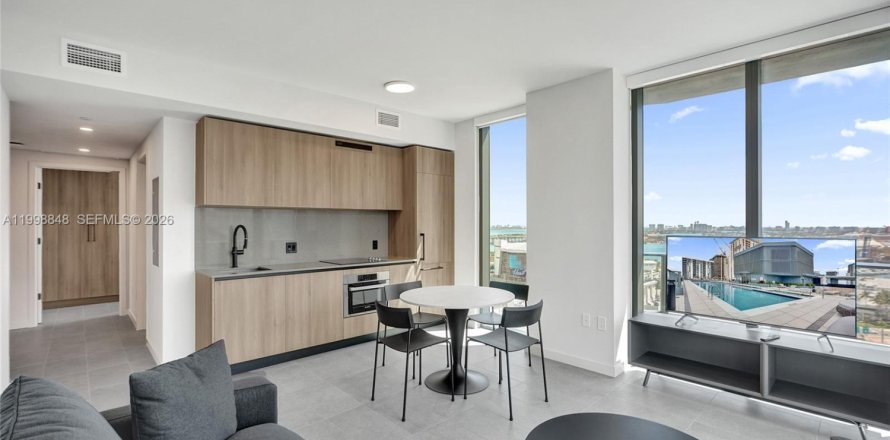 Кондоминиум с 2 спальнями в Майами, Флорида № 2060506