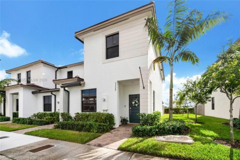 Townhouse in Homestead, Florida 3 bedrooms, 143.53 sq.m. № 2258033