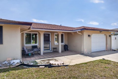 Villa ou maison à vendre à Port Richey, Floride: 2 chambres, 119.01 m2 № 2204440 - photo 3