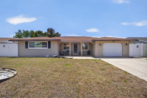 Villa ou maison à vendre à Port Richey, Floride: 2 chambres, 119.01 m2 № 2204440 - photo 2
