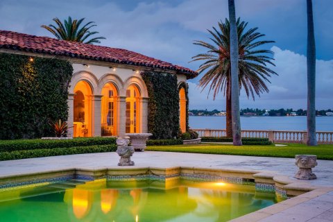 House in Palm Beach, Florida 7 bedrooms, 1328.69 sq.m. № 2187356 - photo 14