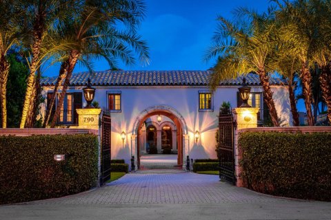 House in Palm Beach, Florida 7 bedrooms, 1328.69 sq.m. № 2187356 - photo 2