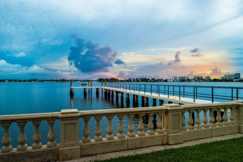 House in Palm Beach, Florida 7 bedrooms, 1328.69 sq.m. № 2187356 - photo 13