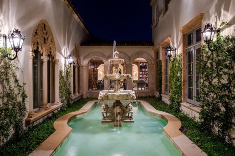 House in Palm Beach, Florida 7 bedrooms, 1328.69 sq.m. № 2187356 - photo 4
