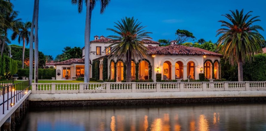 House in Palm Beach, Florida 7 bedrooms, 1328.69 sq.m. № 2187356