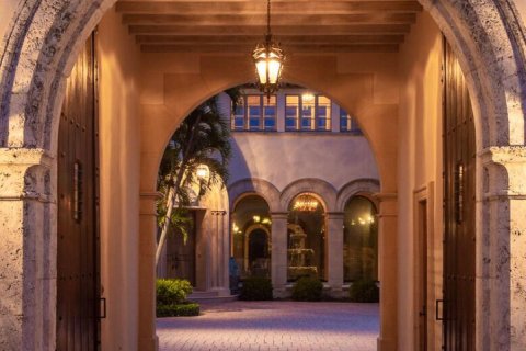 House in Palm Beach, Florida 7 bedrooms, 1328.69 sq.m. № 2187356 - photo 3