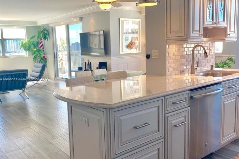 Condominio en venta en Hallandale Beach, Florida, 2 dormitorios, 122.17 m2 № 1979565 - foto 20