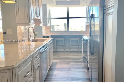 Condominio en venta en Hallandale Beach, Florida, 2 dormitorios, 122.17 m2 № 1979565 - foto 19