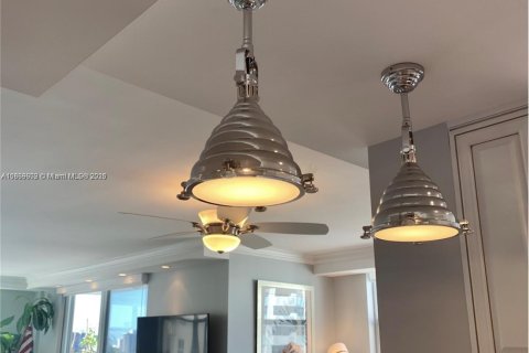 Condominio en venta en Hallandale Beach, Florida, 2 dormitorios, 122.17 m2 № 1979565 - foto 10