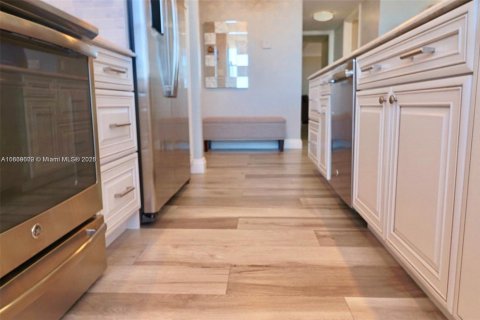 Condominio en venta en Hallandale Beach, Florida, 2 dormitorios, 122.17 m2 № 1979565 - foto 24