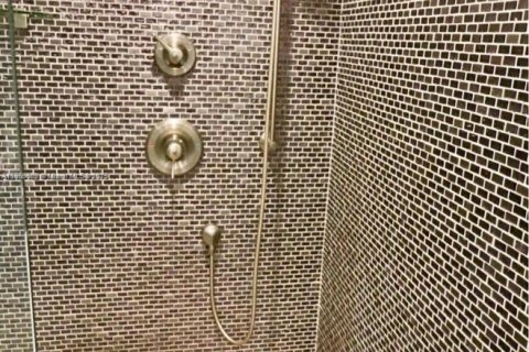 Condominio en venta en Hallandale Beach, Florida, 2 dormitorios, 122.17 m2 № 1979565 - foto 16