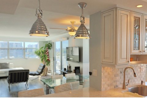 Condominio en venta en Hallandale Beach, Florida, 2 dormitorios, 122.17 m2 № 1979565 - foto 29